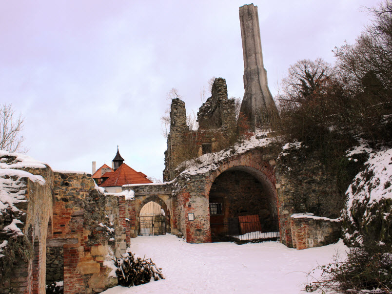 Zřícenina Hradu Roupov, Czech Republic (Czechia)